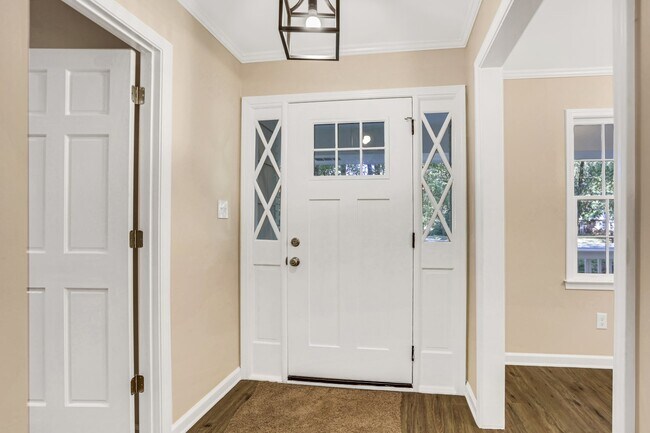 Foto del edificio - 492 Summit Ridge Dr