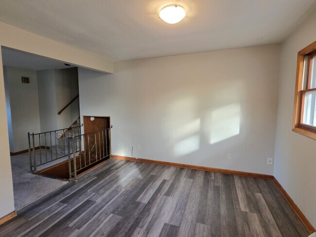 Building Photo - 2132 Kaskaskia Dr