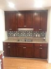 Building Photo - 524 W 81st St