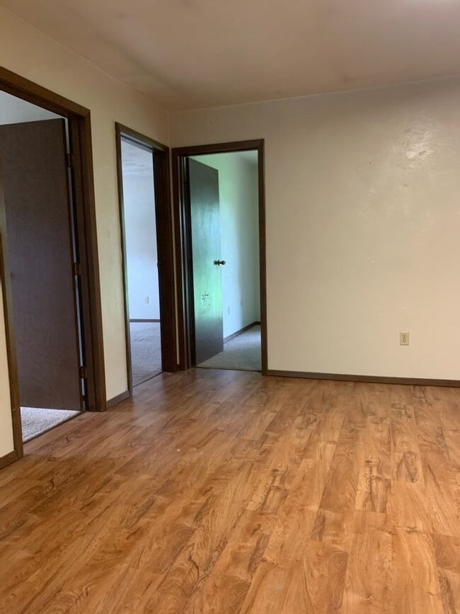 Building Photo - Spacious 2-Bedroom Apartment with Office i...