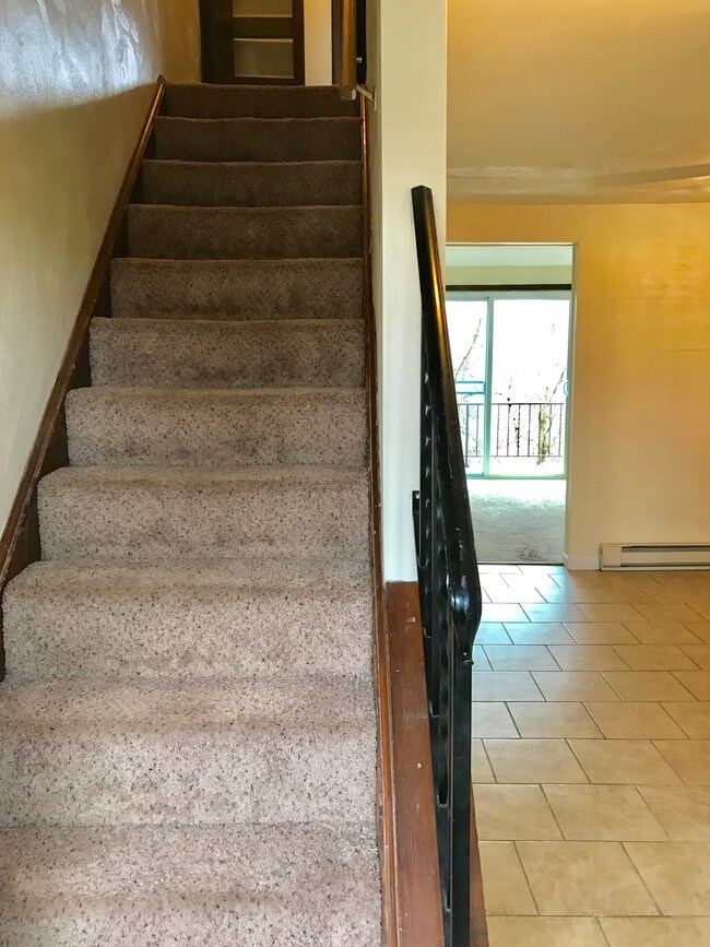 Entryway - 726 S 10th St