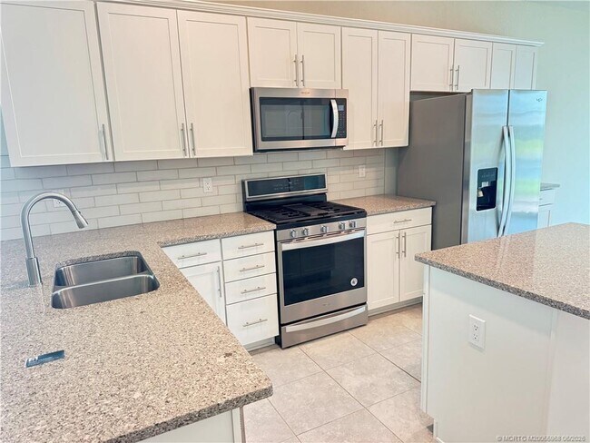 Foto del edificio - 10214 SW Captiva Dr