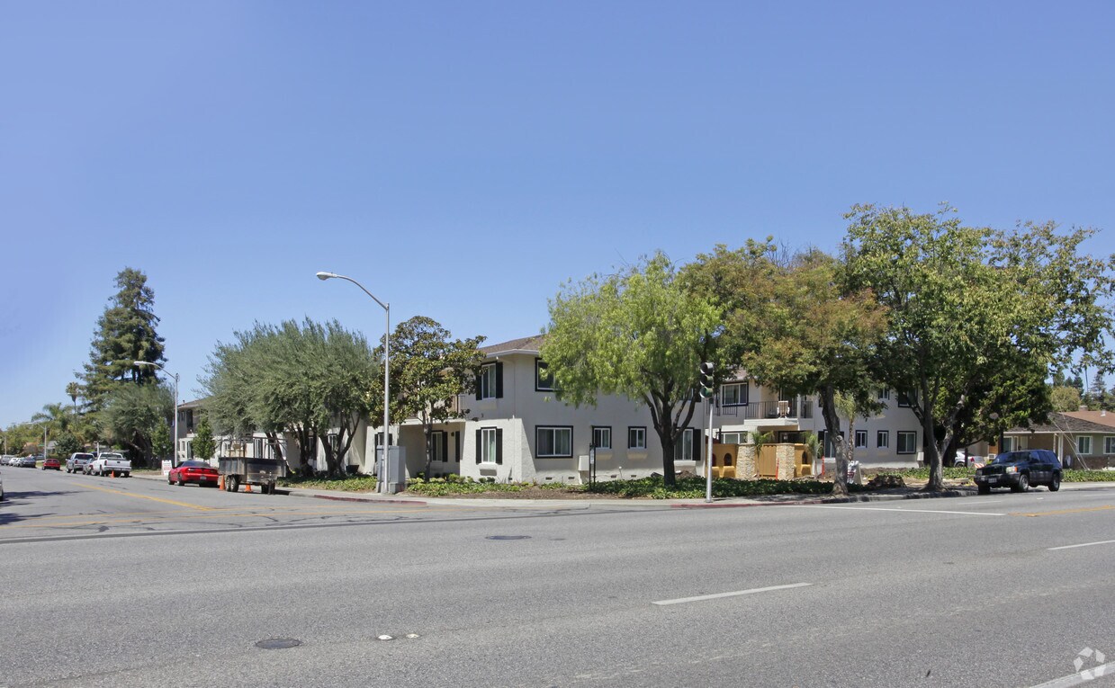 Primary Photo - Lilyanne Apartment
