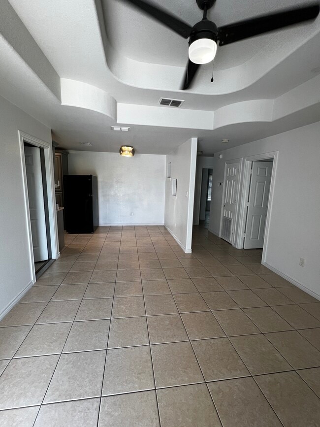 Building Photo - 3125 Valletta St