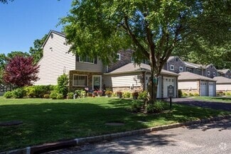 Building Photo - 5000 Townehouse Dr