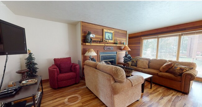 Building Photo - SUMMER RENTAL -Timber Ridge Condo - Cozy 2...