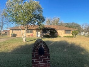 Building Photo - 1121 Westgate Dr