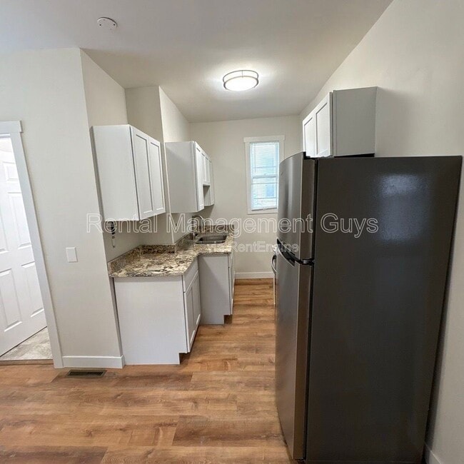 Foto del edificio - 2631 N Girard Ave