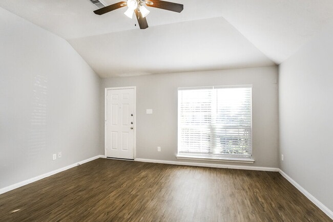 Building Photo - 19242 Hopeview Ct