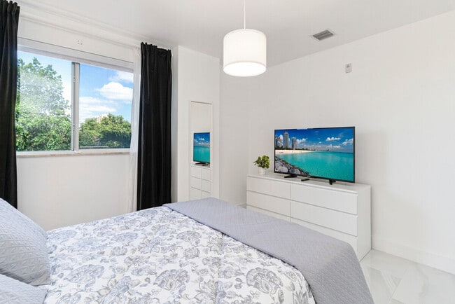 Foto del edificio - 2280 SW 32nd Ave