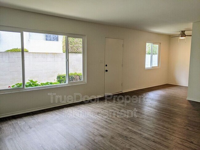 Building Photo - 4464 Howard Ave