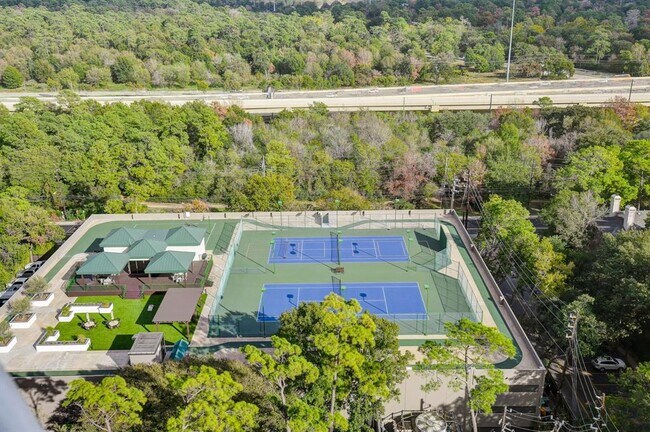 Foto del edificio - 121 N Post Oak Ln