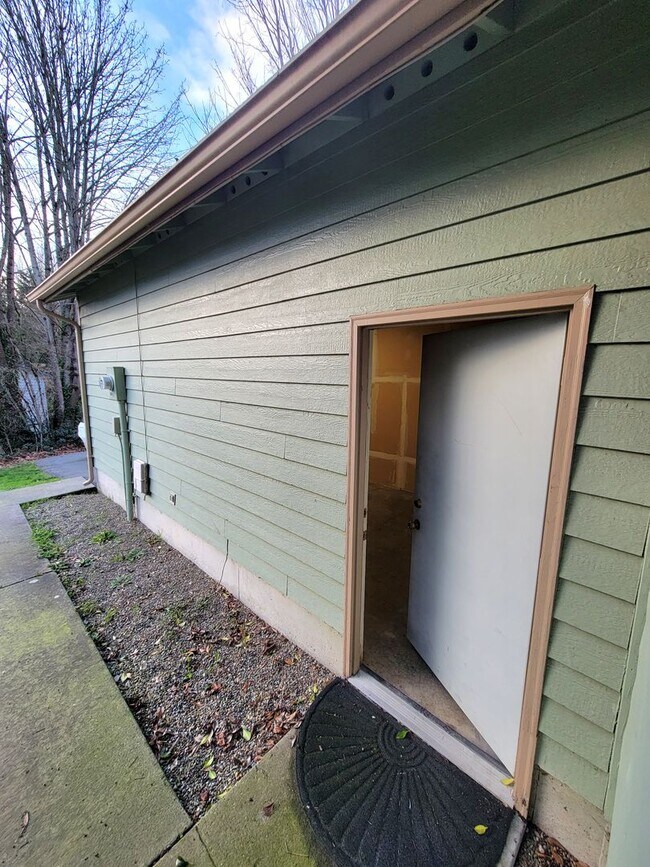 Foto del edificio - 2804 Pine Rd NE