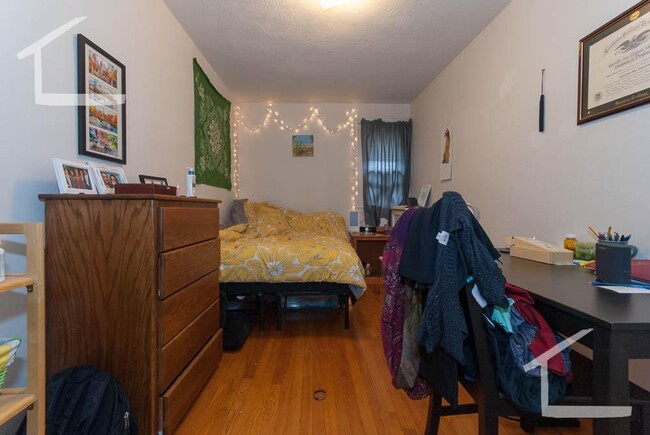 Building Photo - HOT BRIGHTON LISTING!!!!