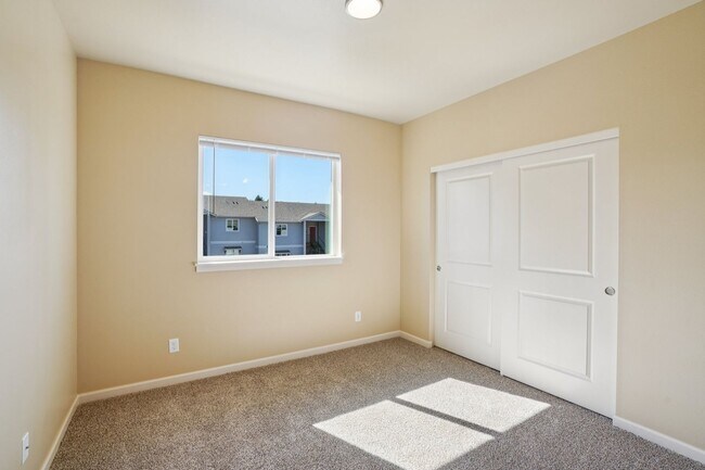 Interior Photo - LIBERTY CREST APARTMENTS