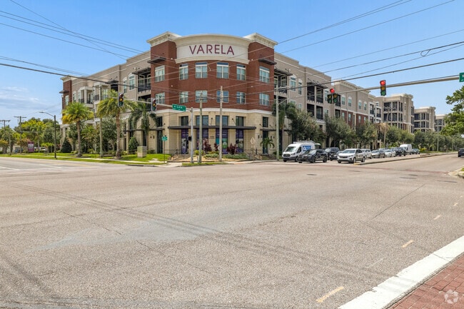 1701 N Lois Ave, Tampa, FL - Varela Westshore Apartments
