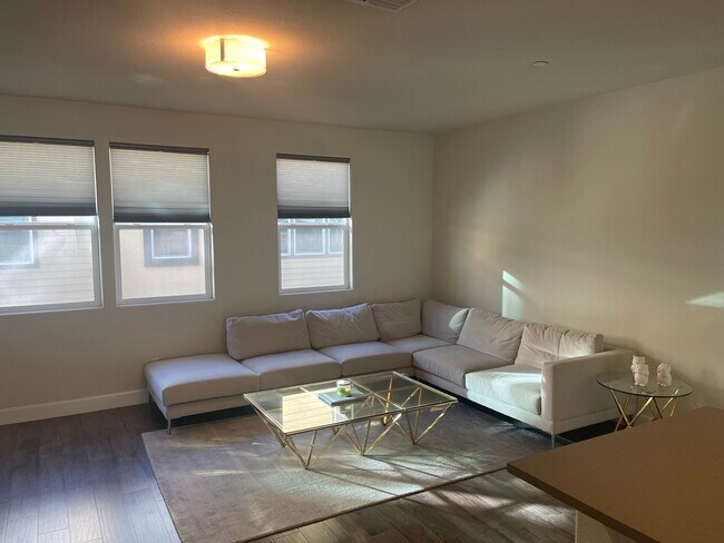 Building Photo - 5655 Melodia Cir