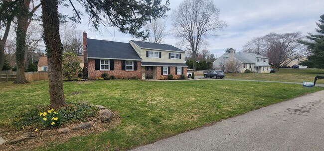 Building Photo - Beautiful and Spacious Wallingsford 4 Bedr...