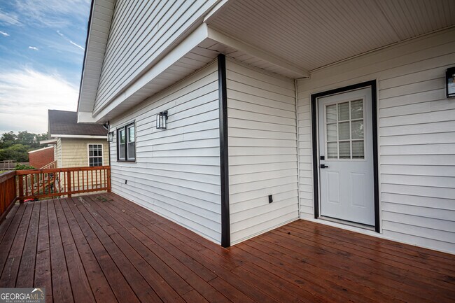 Building Photo - 330 Macon Ave