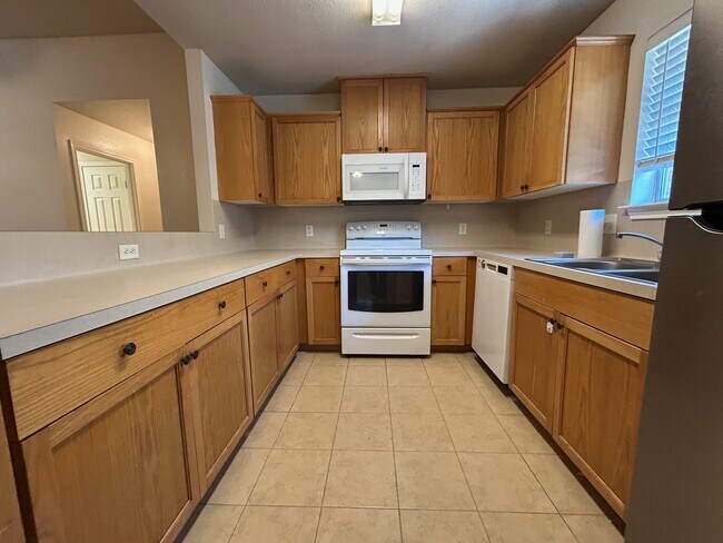 Building Photo - 3740 Oldenburg Ln