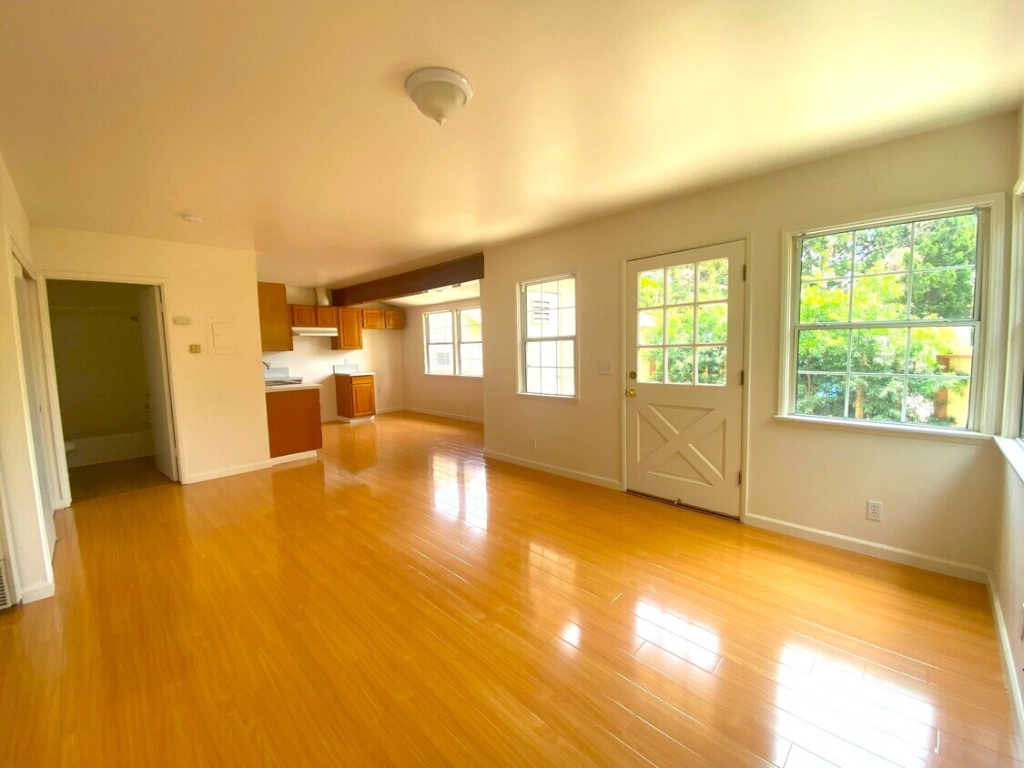 Primary Photo - 13542 Wyandotte St