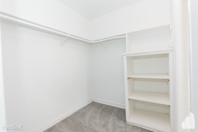 Building Photo - 444 W St James Pl