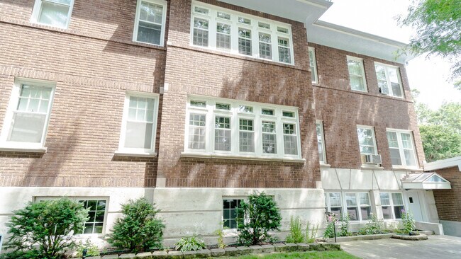 Building Photo - 2247 W Estes Ave