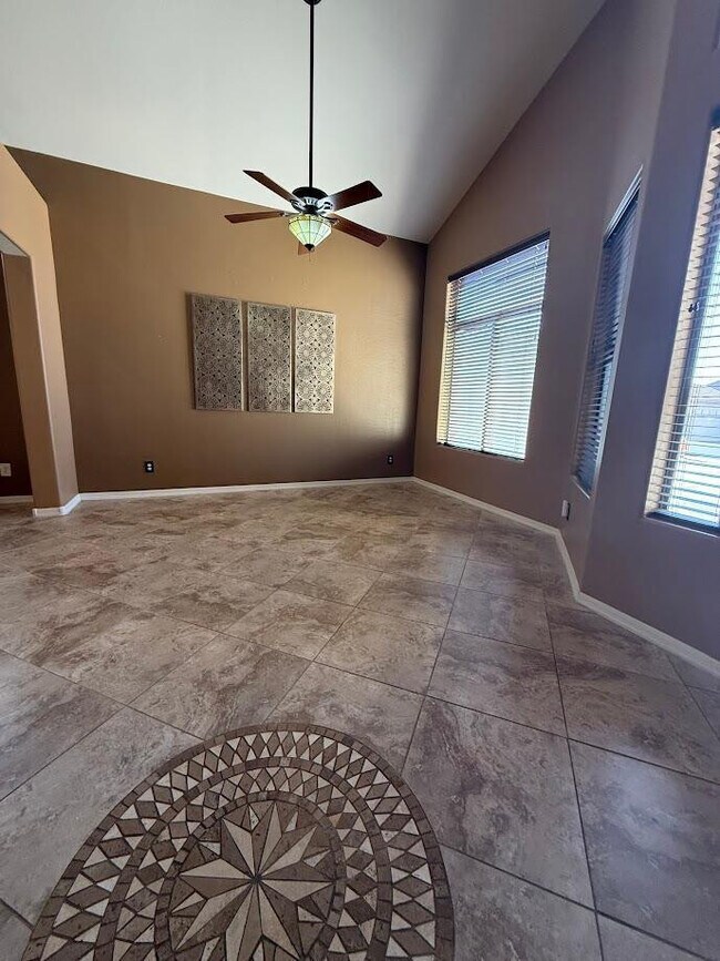 Building Photo - 6602 W Molly Ln