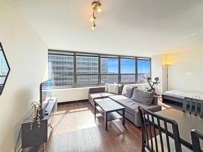 Building Photo - 3550 N Lake Shore Dr