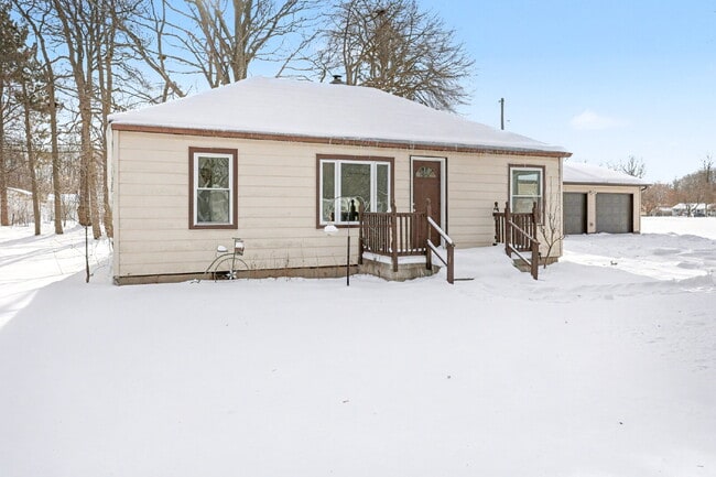 Building Photo - Completely Updated 3 Bedroom Home -  $1600/Month