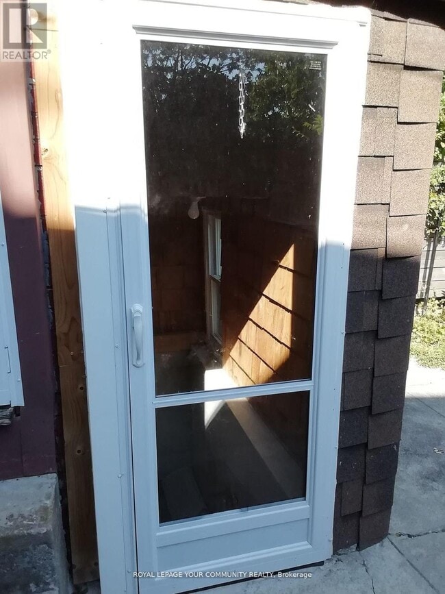 Building Photo - 761 Markham St