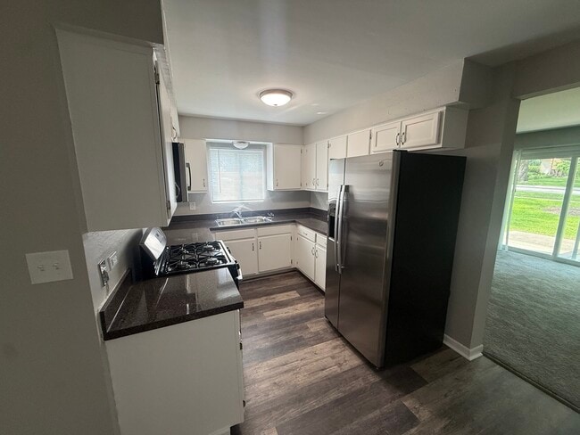 Building Photo - 1110 Chalet Dr