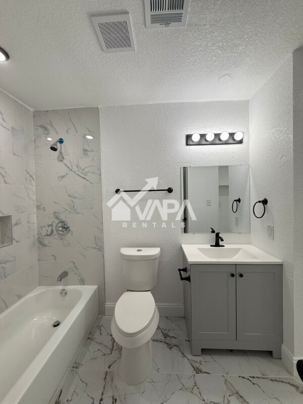 Building Photo - 4019 Sunrise Bluff Dr