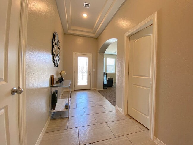 Building Photo - East El Paso 3 bed Refrig A/C