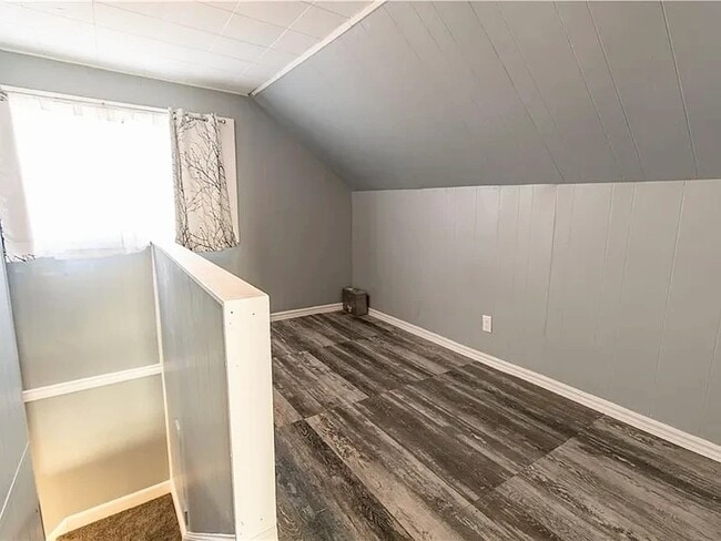 Building Photo - 4 Wavell Crt