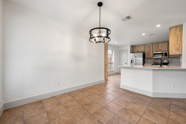 Building Photo - 5021 Bayberry Dr