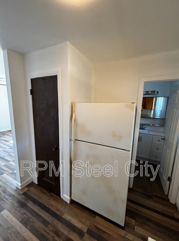 Foto del edificio - 910 E 9th St