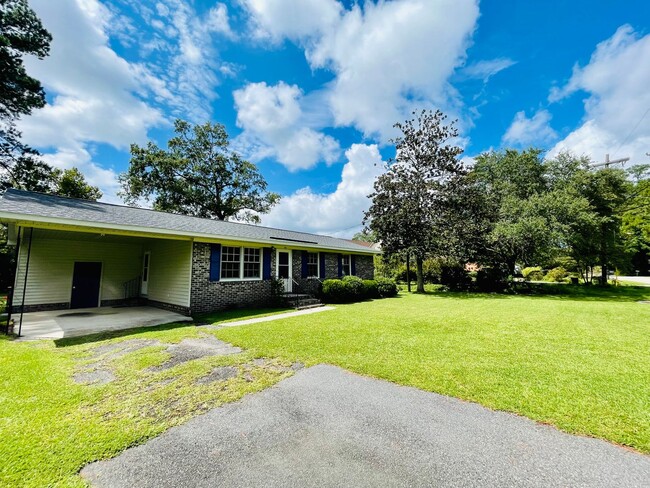 Foto del edificio - Updated and adorable rancher home in Old C...