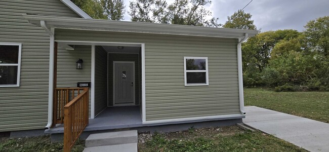 Building Photo - 611 E Spruce St