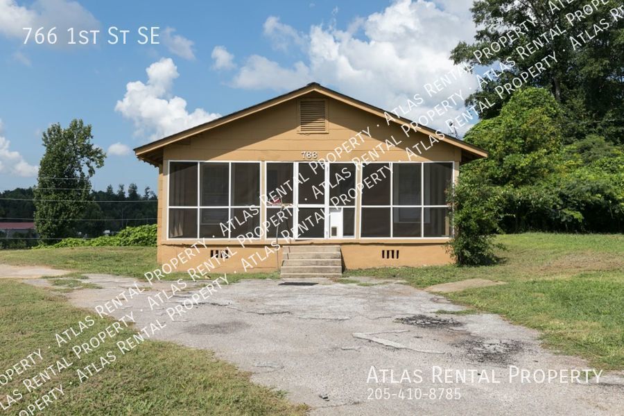 Foto principal - 766 1st St SE