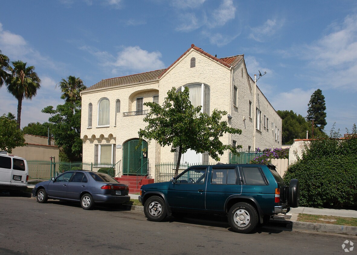 Building Photo - 930-934 N Serrano Ave