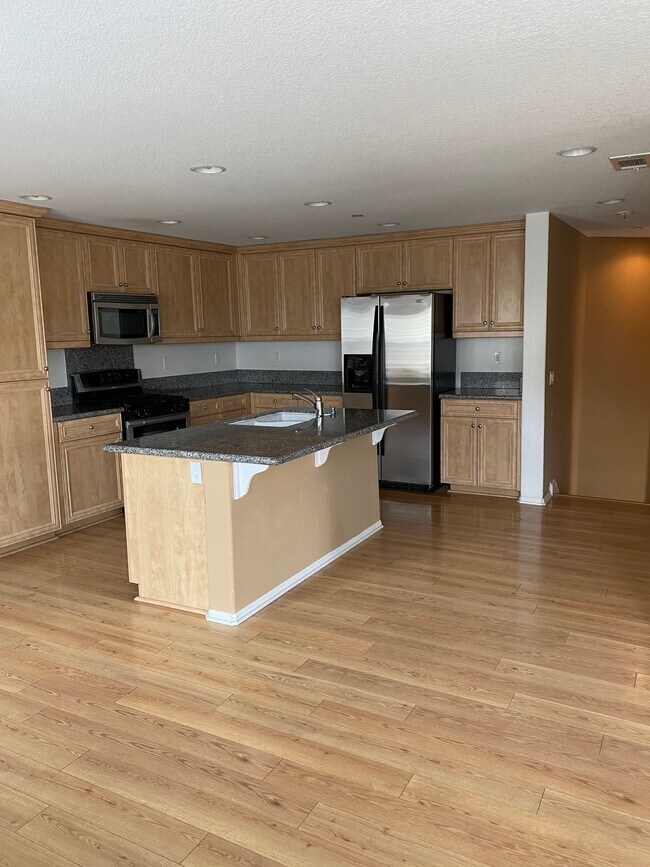 Building Photo - 3612 Jolly Roger Way