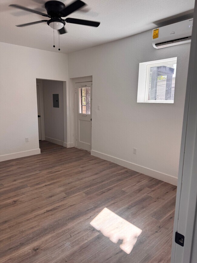 Foto del edificio - 2402 Saunders Ave