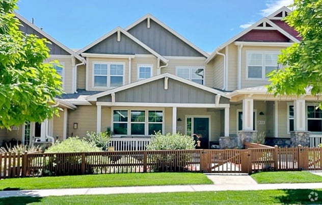 Building Photo - 2115 Blackbird Dr