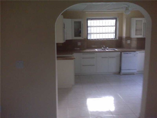 Foto del edificio - 558 NW 43rd St