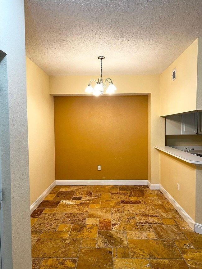 Building Photo - 3021 Alcazar Pl