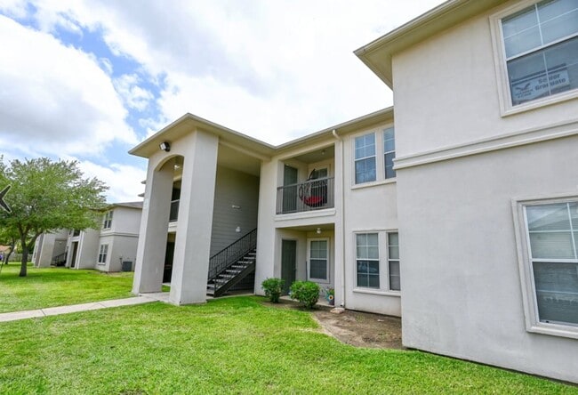 Building Photo - La Villita Phase II