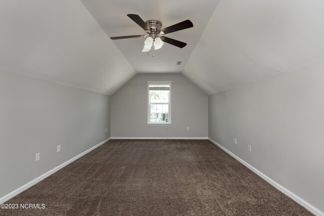 Building Photo - 120 Palisades Way