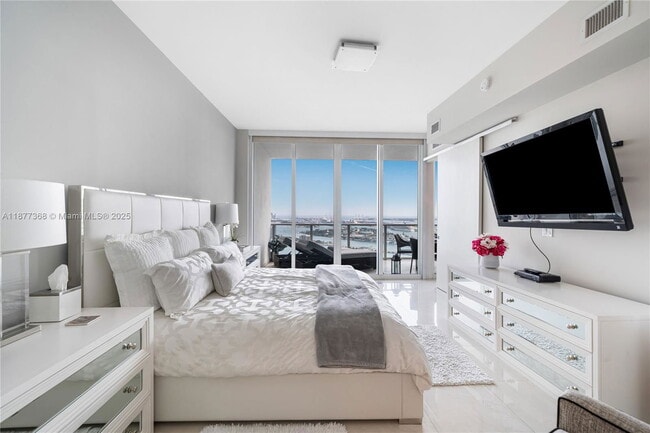 Foto del edificio - 2020 N Bayshore Dr