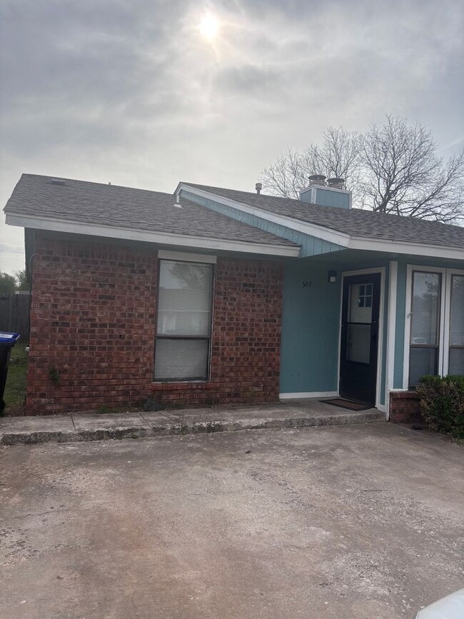Building Photo - 917 Aspen Ct